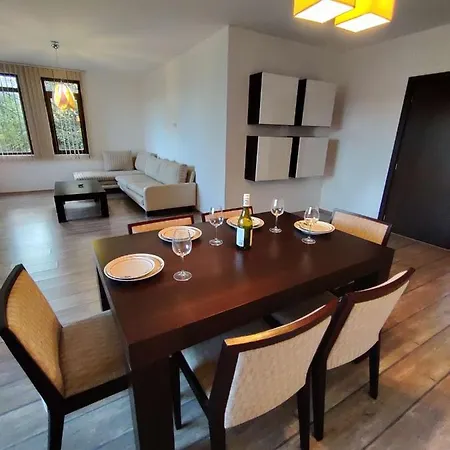 Apartment Luxury - King Size Bed. Pool. Free Parking. Varna
